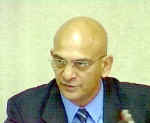 mo_shaik01.jpg (11704 bytes)